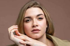 Studijski portret / fotografija Nives Brelih